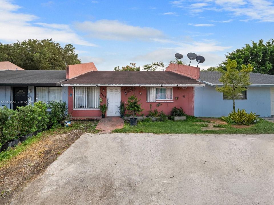 待售: $310,000 (3 贝兹, 2 浴室, 1200 平方英尺)