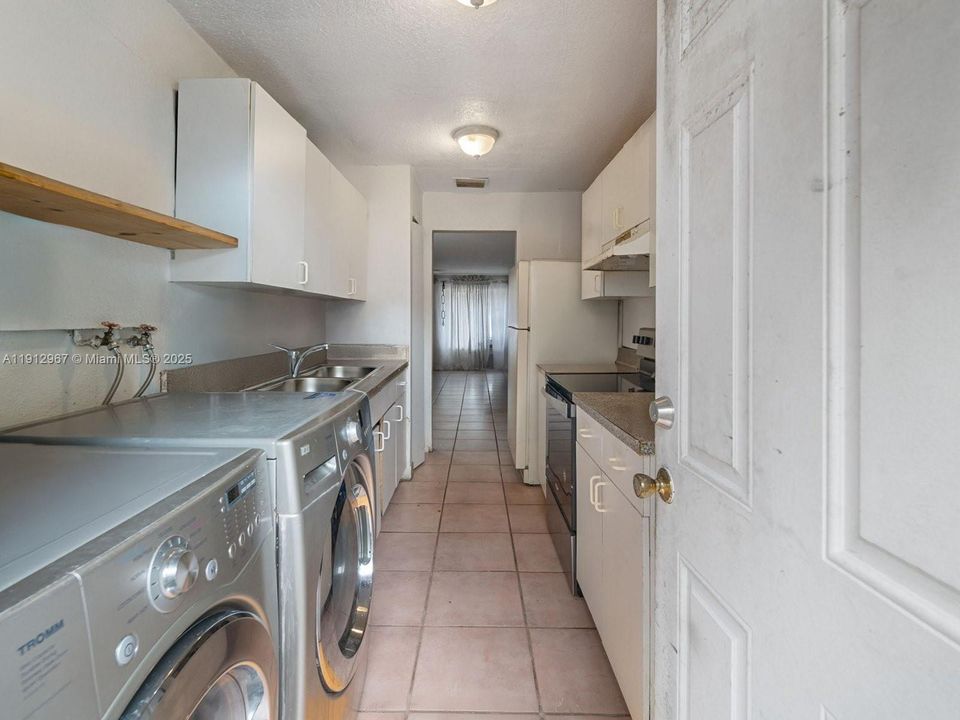 待售: $310,000 (3 贝兹, 2 浴室, 1200 平方英尺)