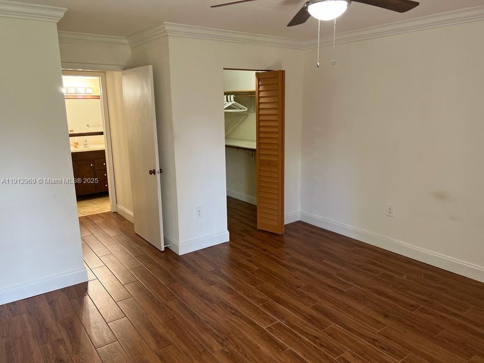 For Sale: $215,000 (1 beds, 1 baths, 672 Square Feet)