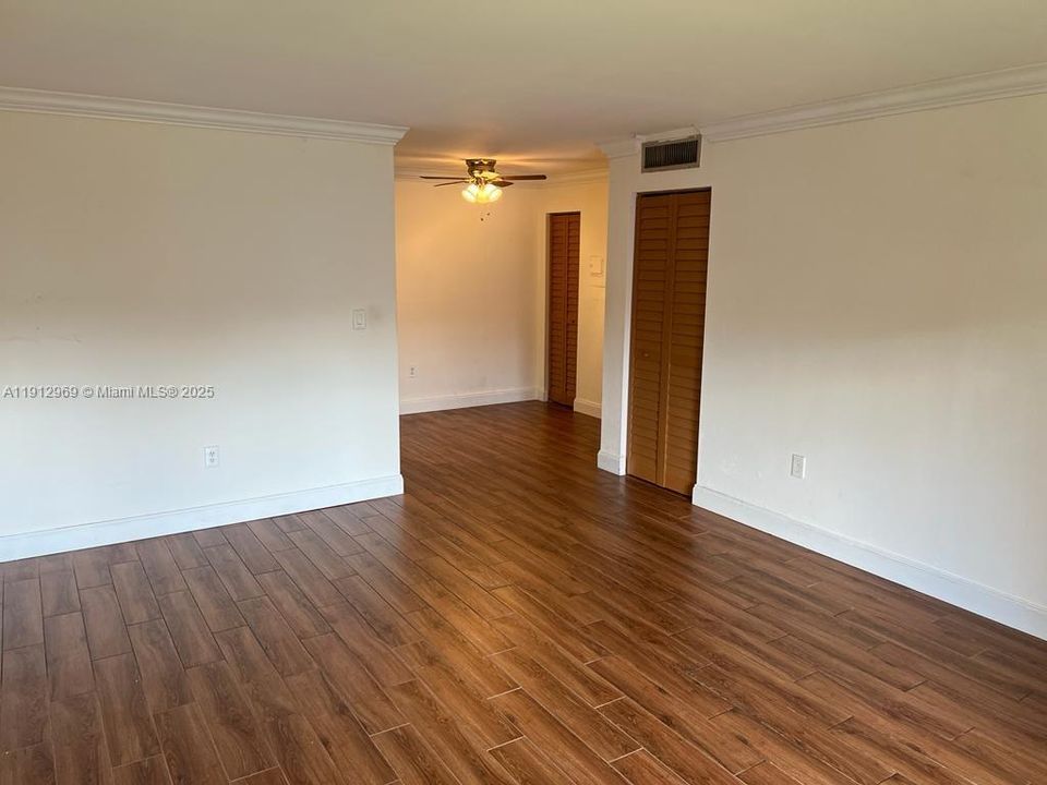 For Sale: $215,000 (1 beds, 1 baths, 672 Square Feet)