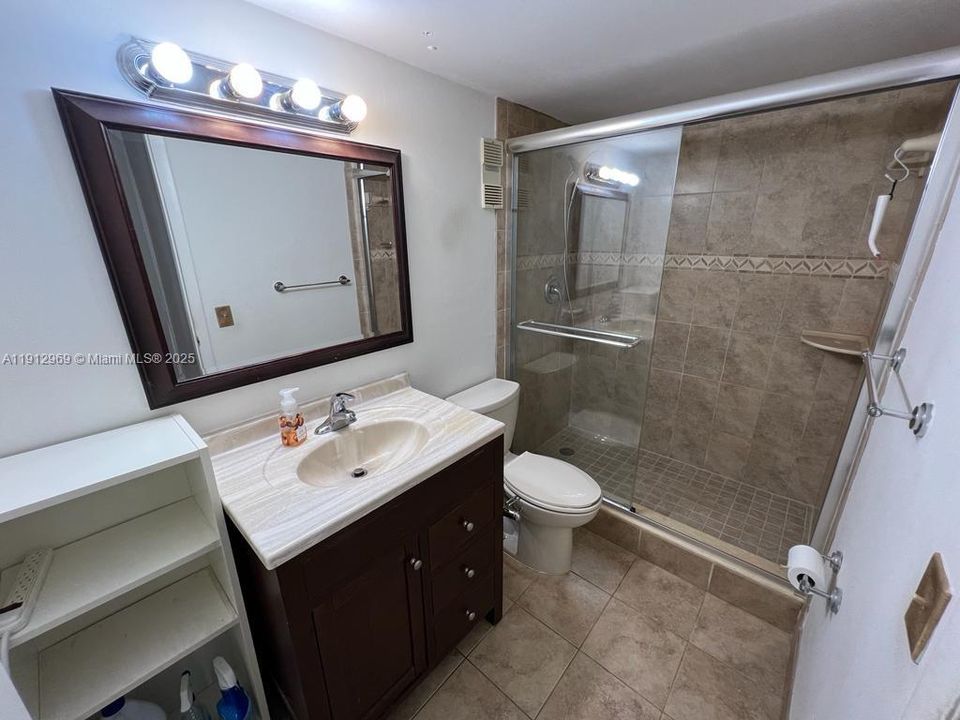 For Sale: $215,000 (1 beds, 1 baths, 672 Square Feet)