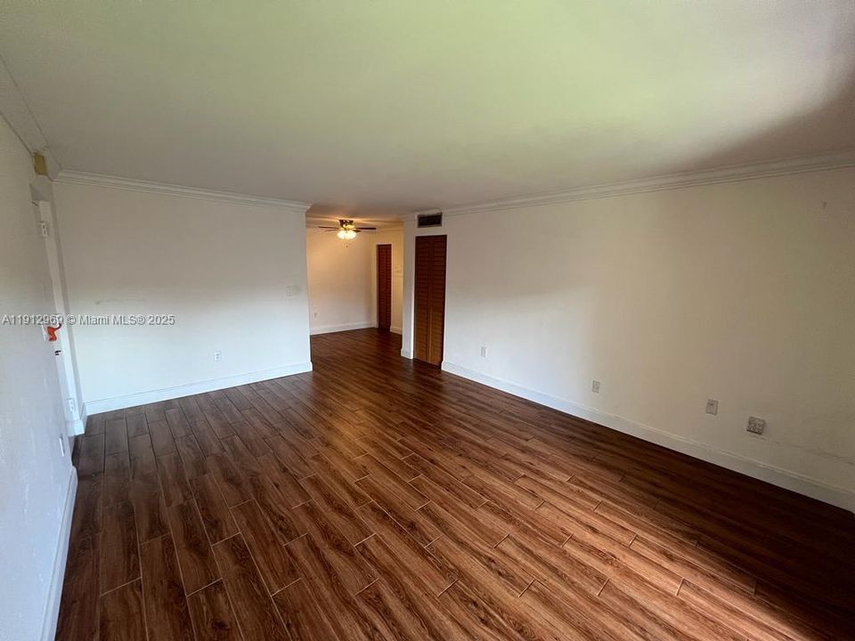 For Sale: $215,000 (1 beds, 1 baths, 672 Square Feet)