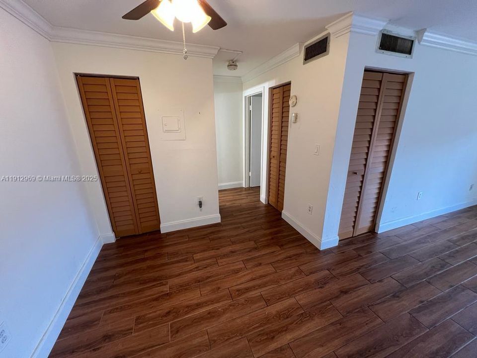 For Sale: $215,000 (1 beds, 1 baths, 672 Square Feet)