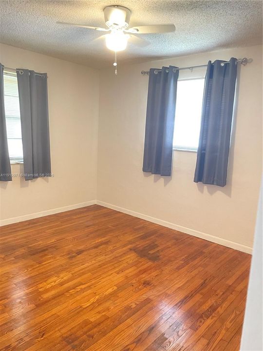 待售: $540,000 (0 贝兹, 0 浴室, 1108 平方英尺)