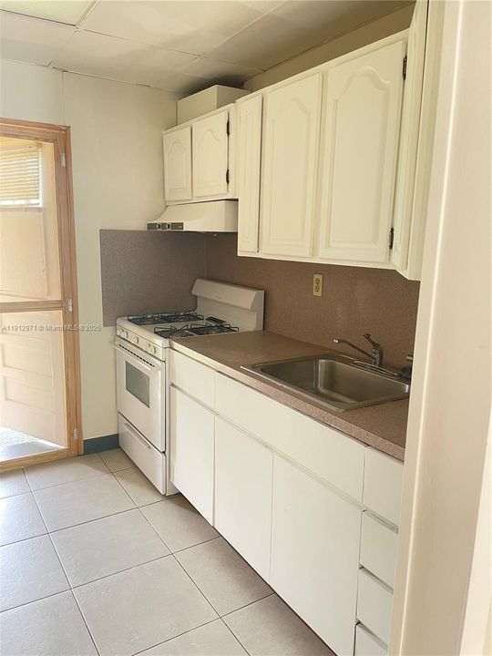 待售: $540,000 (0 贝兹, 0 浴室, 1108 平方英尺)