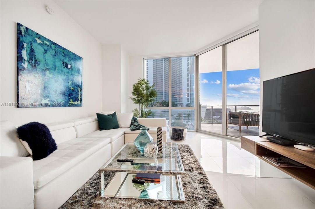 Под контрактом: $8,500 (2 спален, 3 ванн, 1531 Квадратных фут)