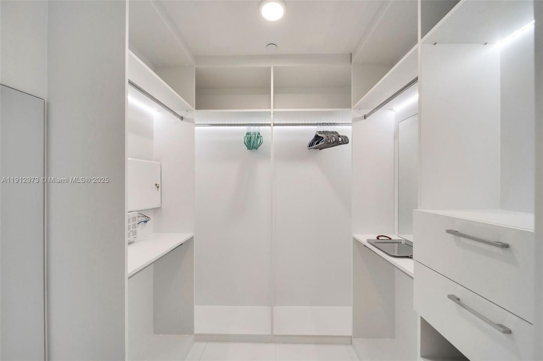 Под контрактом: $8,500 (2 спален, 3 ванн, 1531 Квадратных фут)