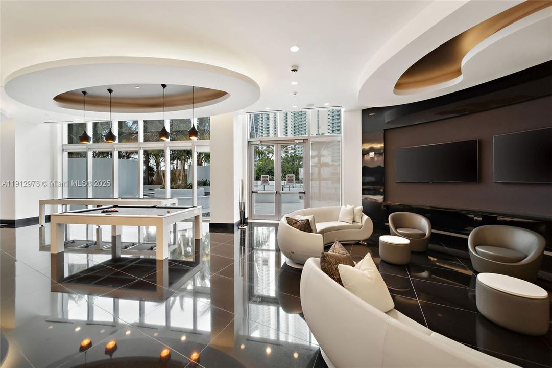 Под контрактом: $8,500 (2 спален, 3 ванн, 1531 Квадратных фут)