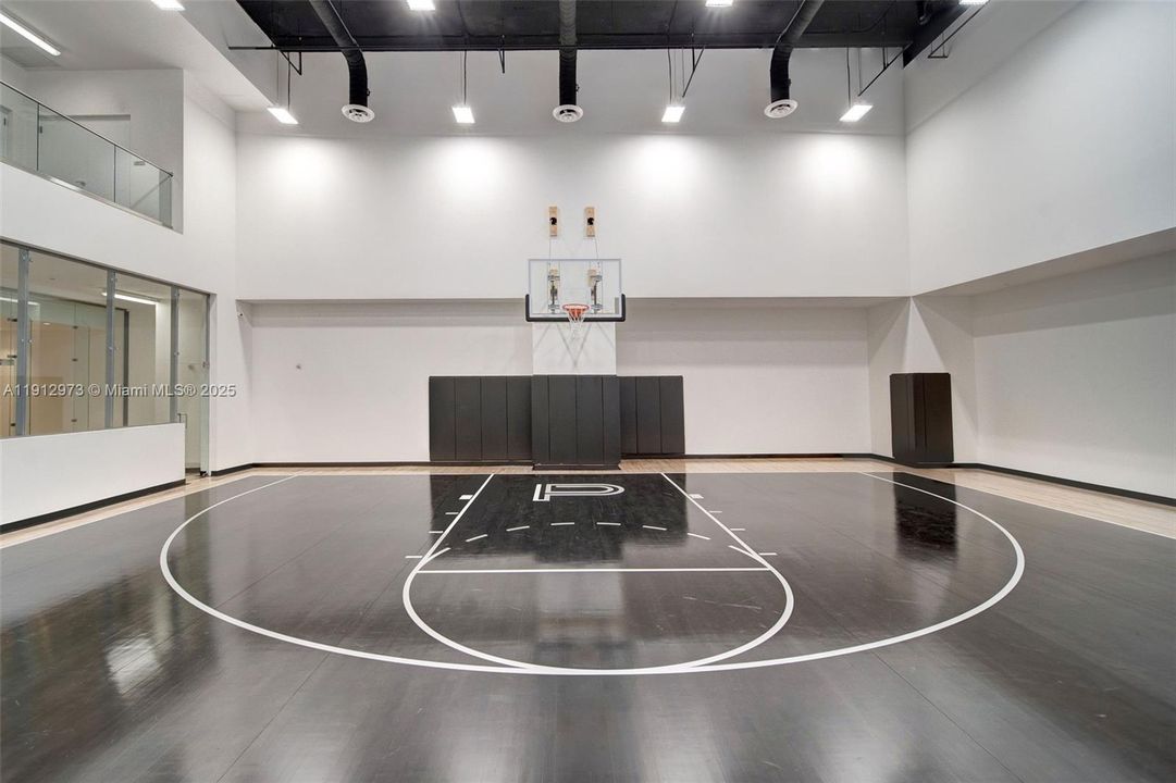 Под контрактом: $8,500 (2 спален, 3 ванн, 1531 Квадратных фут)