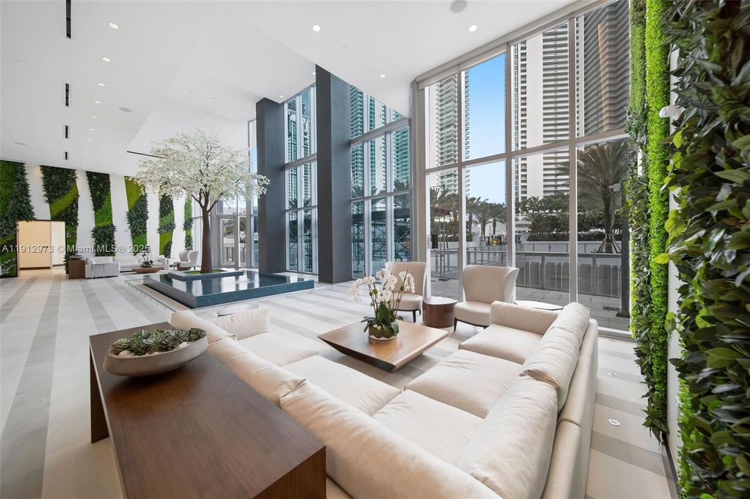 Под контрактом: $8,500 (2 спален, 3 ванн, 1531 Квадратных фут)