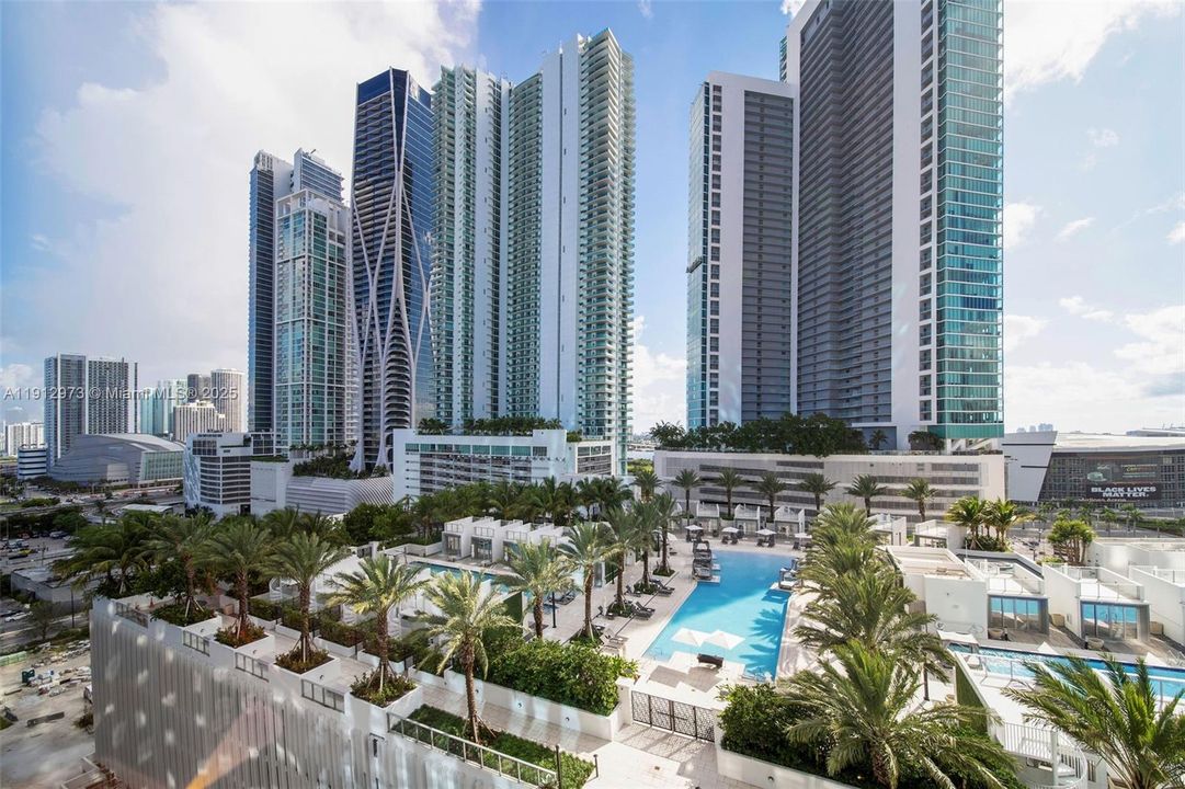 Под контрактом: $8,500 (2 спален, 3 ванн, 1531 Квадратных фут)