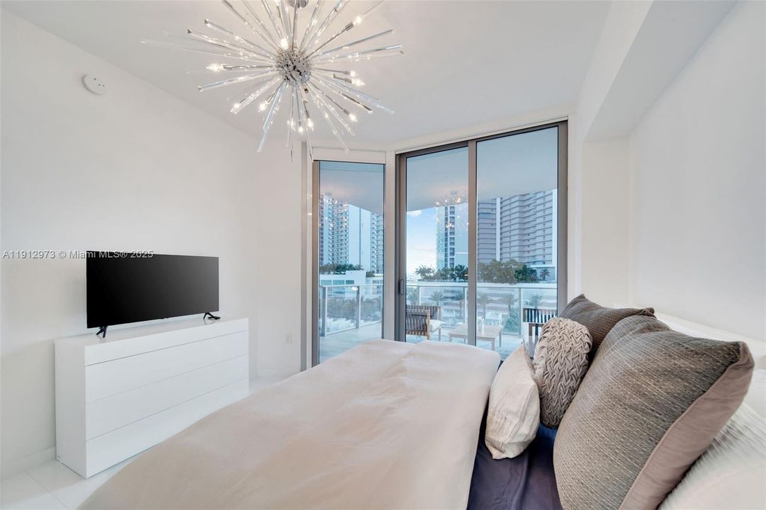 Под контрактом: $8,500 (2 спален, 3 ванн, 1531 Квадратных фут)