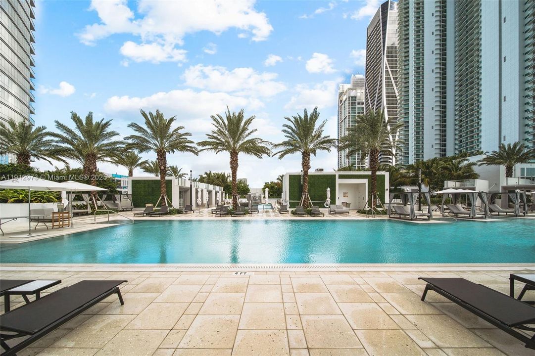 Под контрактом: $8,500 (2 спален, 3 ванн, 1531 Квадратных фут)