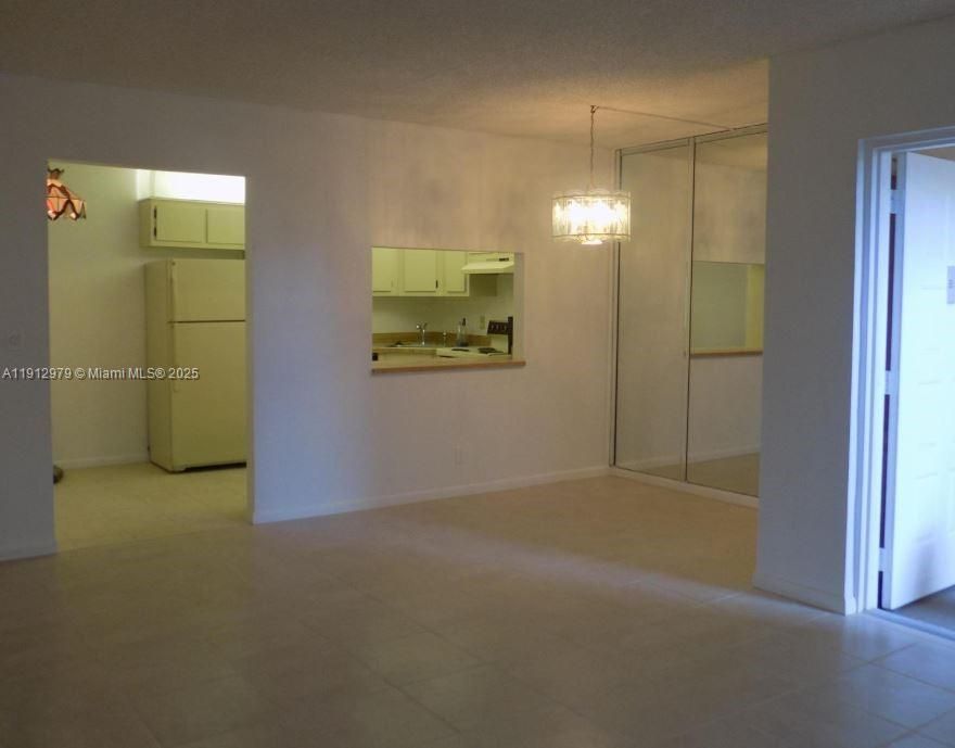 合同活跃: $1,450 (2 贝兹, 2 浴室, 1111 平方英尺)