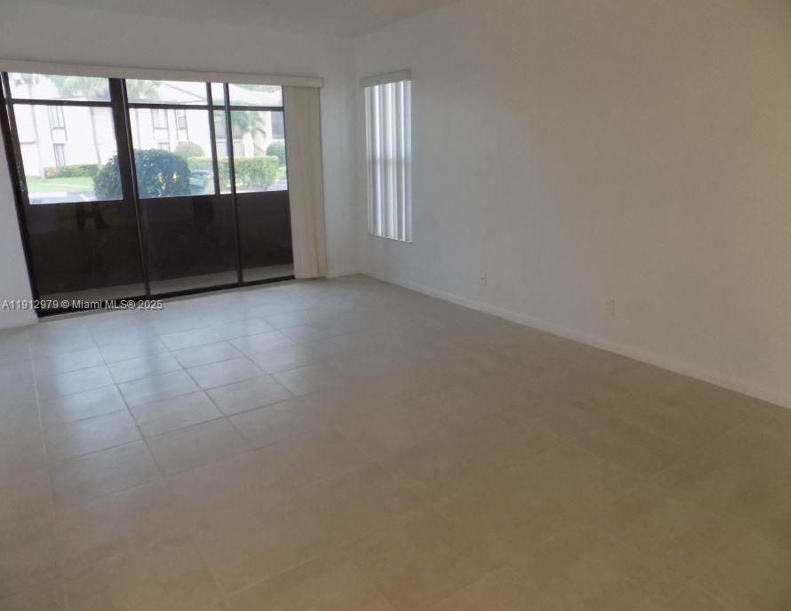 合同活跃: $1,450 (2 贝兹, 2 浴室, 1111 平方英尺)