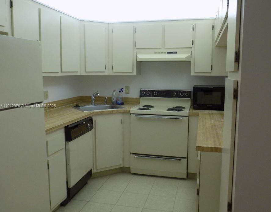 合同活跃: $1,450 (2 贝兹, 2 浴室, 1111 平方英尺)