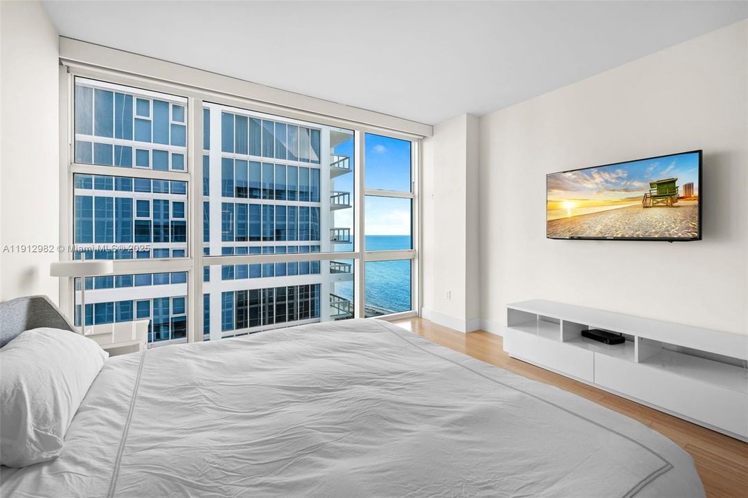 Под контрактом: $8,100 (1 спален, 1 ванн, 993 Квадратных фут)