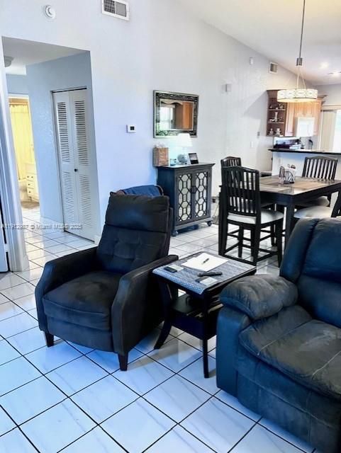 For Sale: $499,000 (2 beds, 2 baths, 1244 Square Feet)