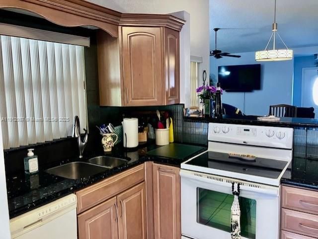 For Sale: $499,000 (2 beds, 2 baths, 1244 Square Feet)