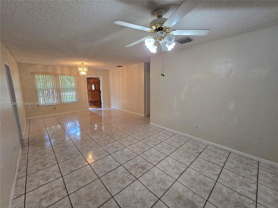 На продажу: $620,000 (3 спален, 2 ванн, 1128 Квадратных фут)