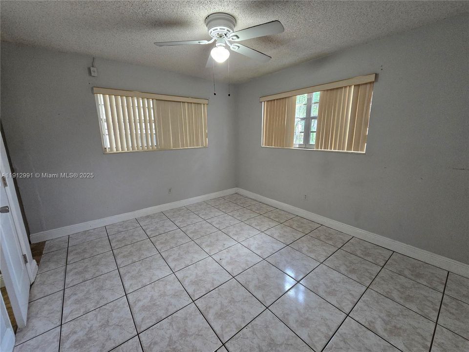 На продажу: $620,000 (3 спален, 2 ванн, 1128 Квадратных фут)