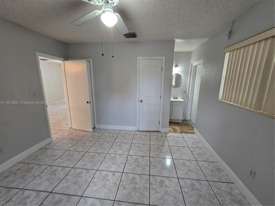 На продажу: $620,000 (3 спален, 2 ванн, 1128 Квадратных фут)