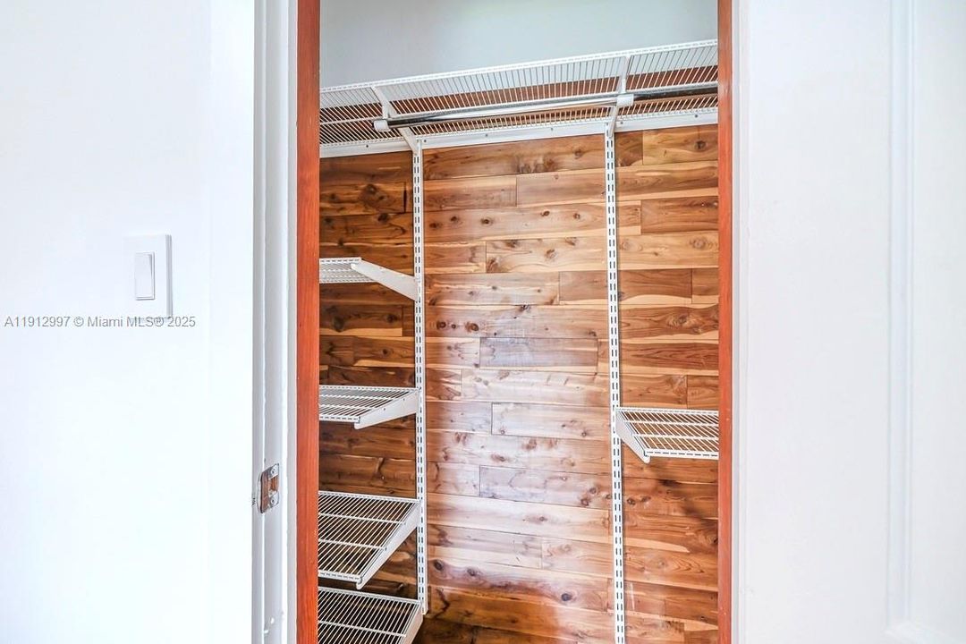 Active With Contract: $865,000 (3 beds, 1 baths, 1382 Square Feet)