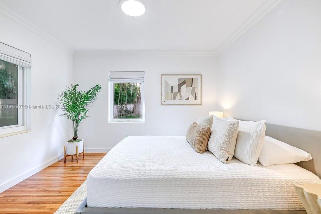 Active With Contract: $865,000 (3 beds, 1 baths, 1382 Square Feet)