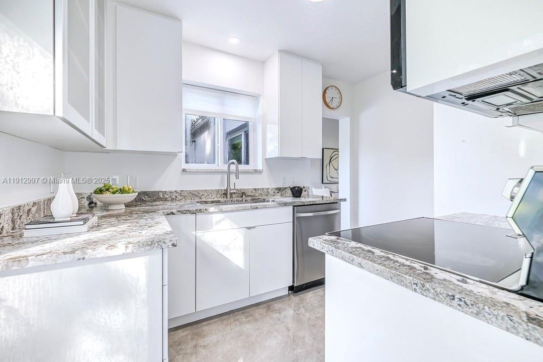 Active With Contract: $865,000 (3 beds, 1 baths, 1382 Square Feet)