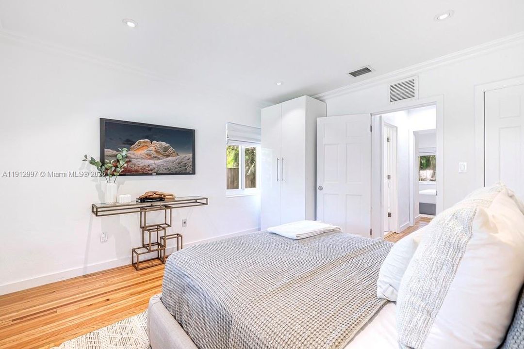 Active With Contract: $865,000 (3 beds, 1 baths, 1382 Square Feet)