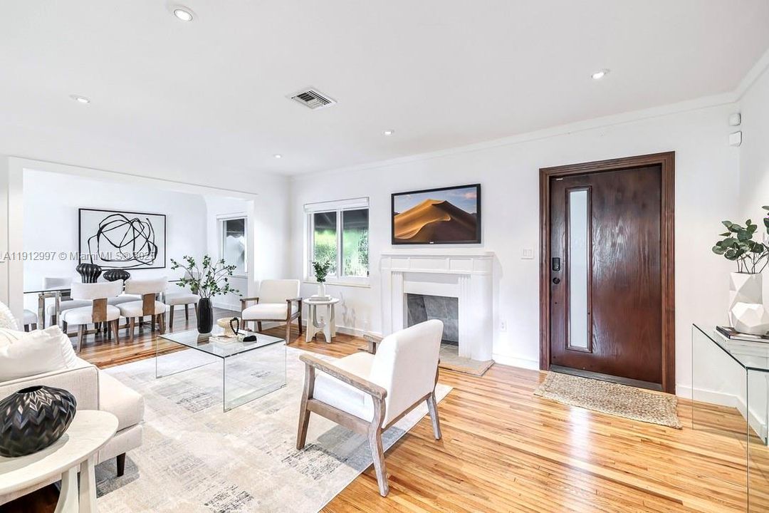 Active With Contract: $865,000 (3 beds, 1 baths, 1382 Square Feet)