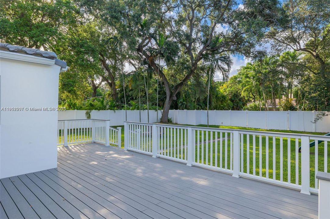 Active With Contract: $865,000 (3 beds, 1 baths, 1382 Square Feet)