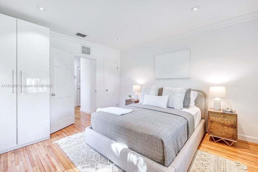 Active With Contract: $865,000 (3 beds, 1 baths, 1382 Square Feet)