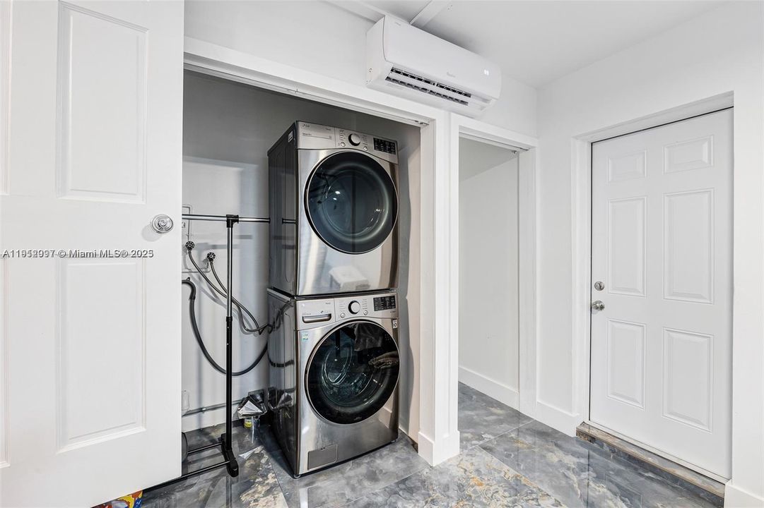 Active With Contract: $865,000 (3 beds, 1 baths, 1382 Square Feet)