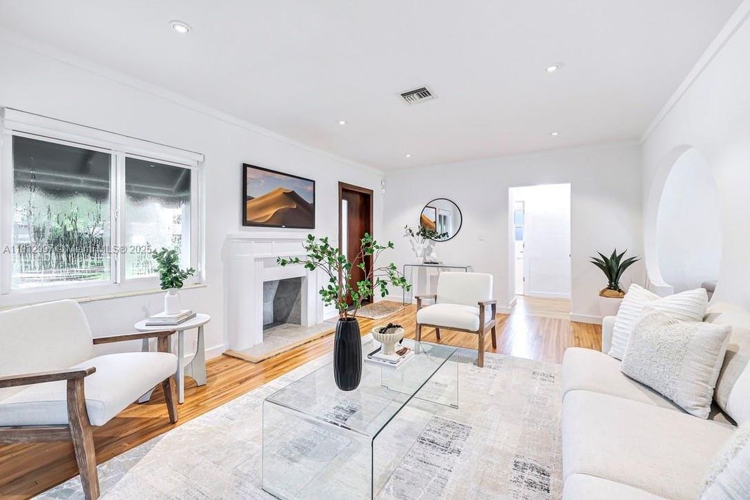 Active With Contract: $865,000 (3 beds, 1 baths, 1382 Square Feet)