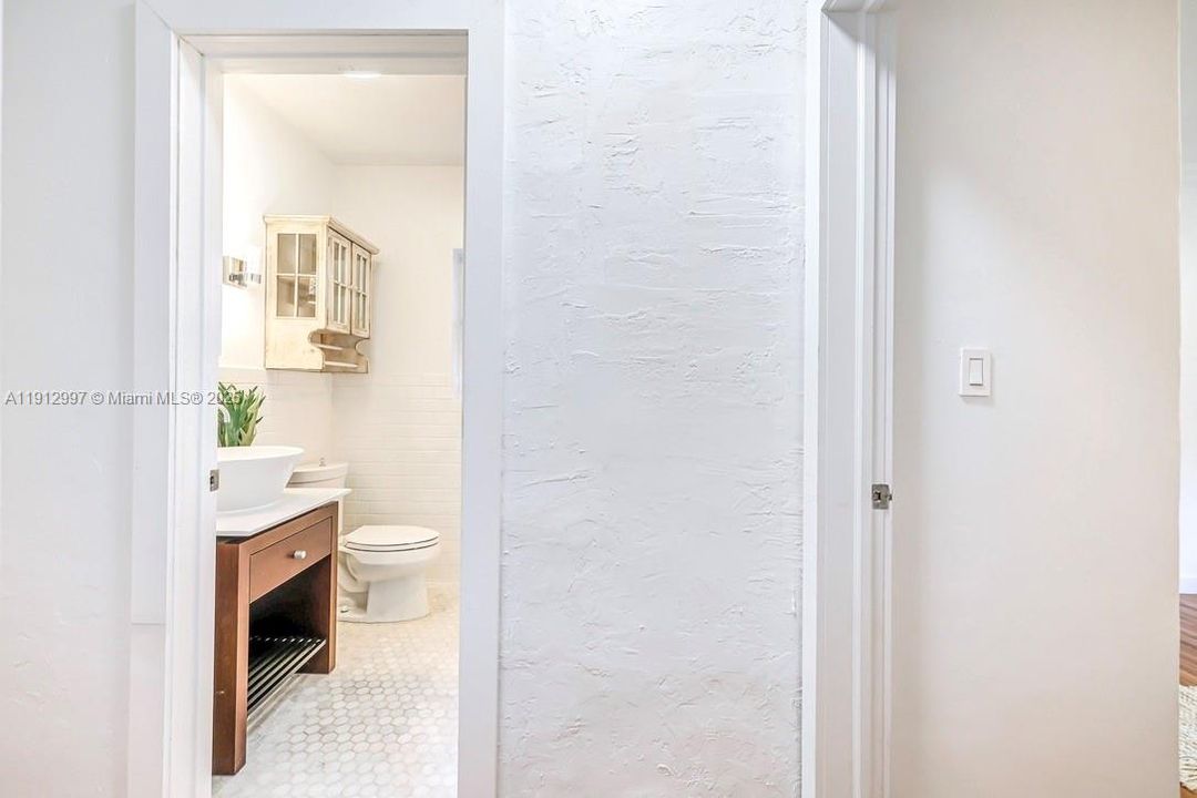 Active With Contract: $865,000 (3 beds, 1 baths, 1382 Square Feet)