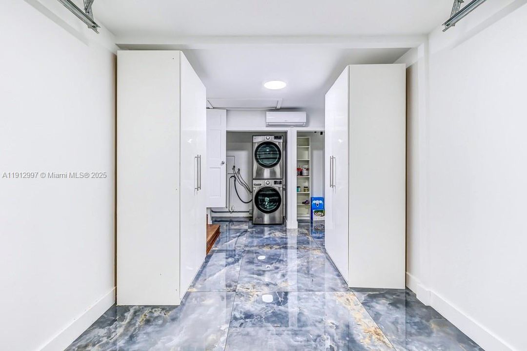 Active With Contract: $865,000 (3 beds, 1 baths, 1382 Square Feet)