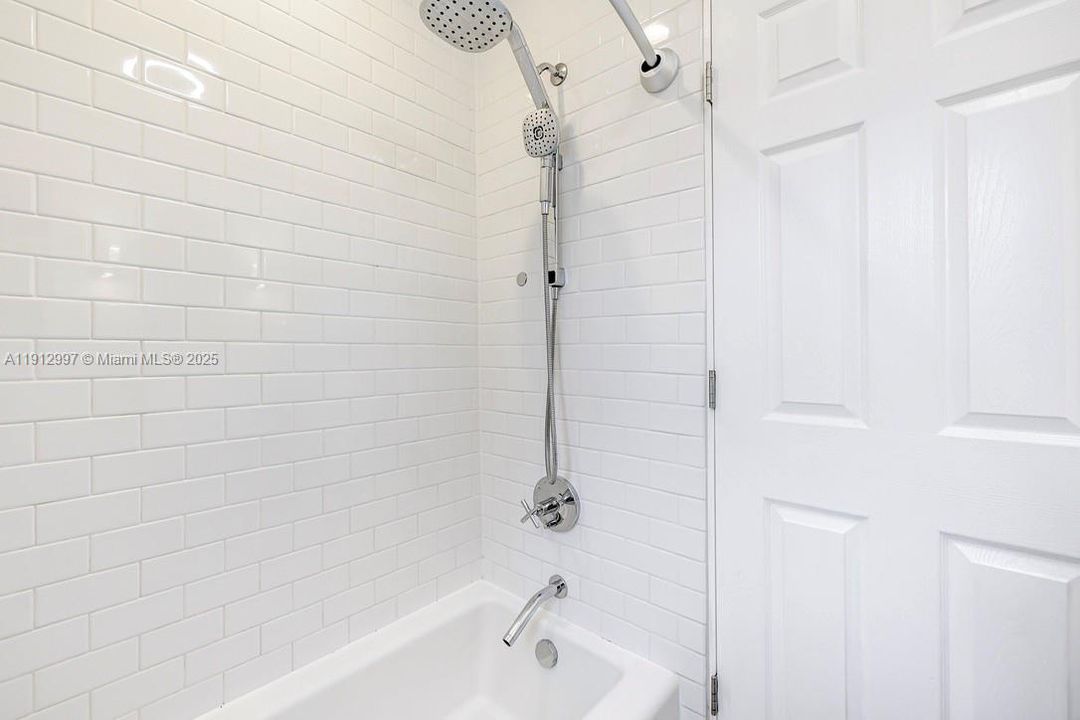 Active With Contract: $865,000 (3 beds, 1 baths, 1382 Square Feet)