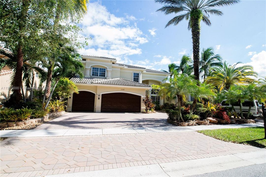 На продажу: $2,199,000 (5 спален, 4 ванн, 4861 Квадратных фут)