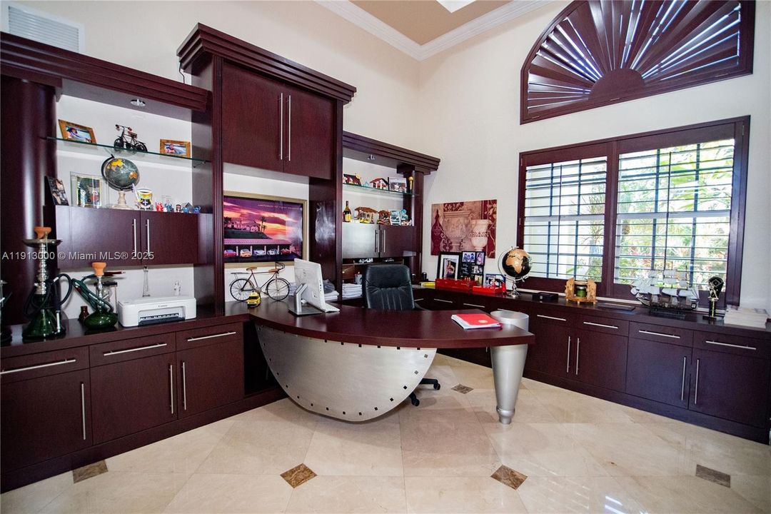 На продажу: $2,199,000 (5 спален, 4 ванн, 4861 Квадратных фут)