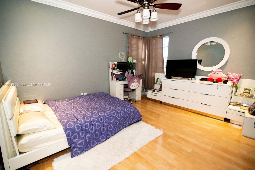 На продажу: $2,199,000 (5 спален, 4 ванн, 4861 Квадратных фут)