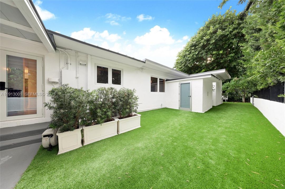 For Sale: $3,849,000 (4 beds, 3 baths, 2618 Square Feet)