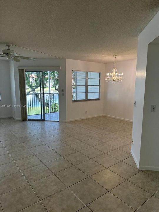 For Sale: $185,000 (1 beds, 1 baths, 940 Square Feet)