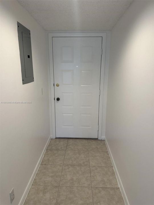 For Sale: $185,000 (1 beds, 1 baths, 940 Square Feet)