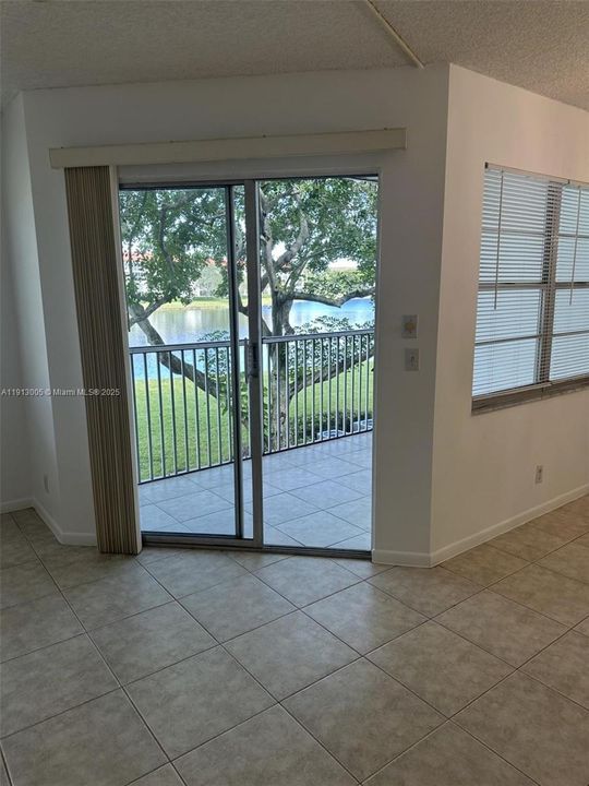 For Sale: $185,000 (1 beds, 1 baths, 940 Square Feet)