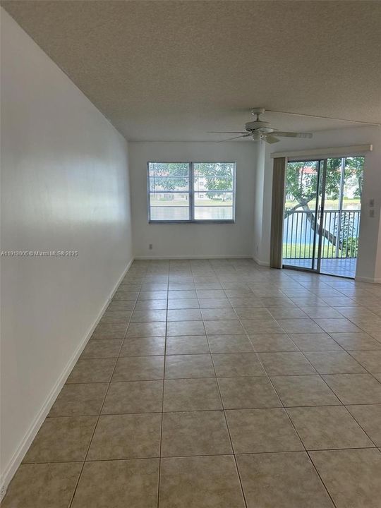 For Sale: $185,000 (1 beds, 1 baths, 940 Square Feet)