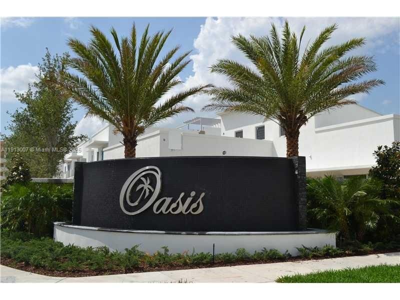 Под контрактом: $7,000 (4 спален, 4 ванн, 3538 Квадратных фут)