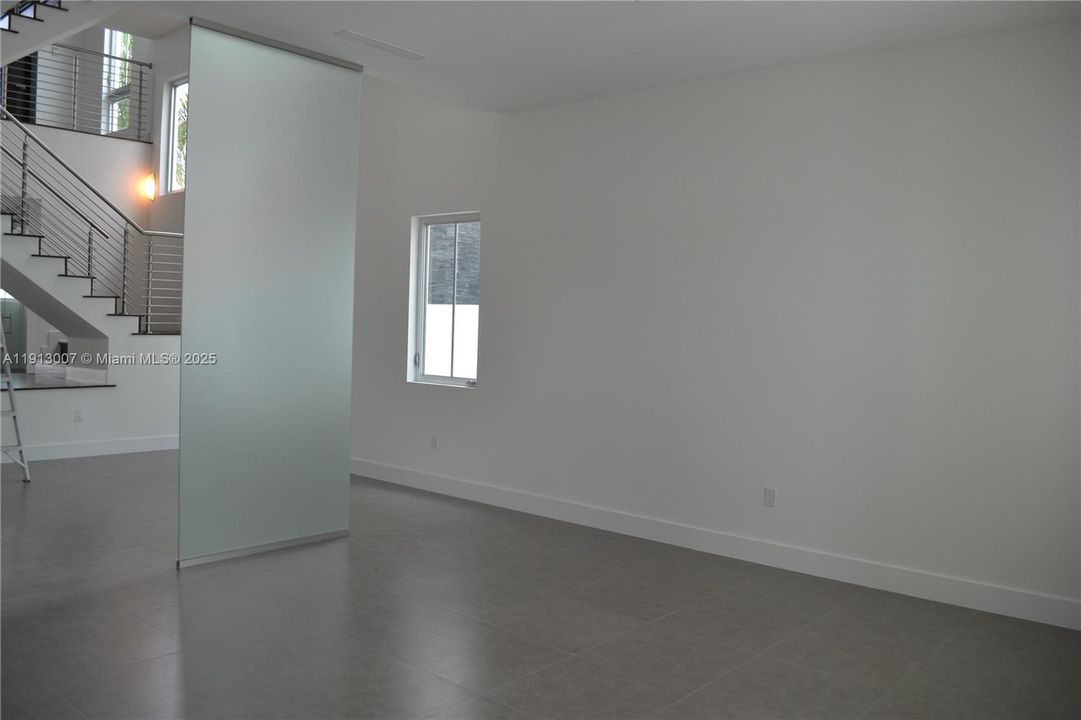 Под контрактом: $7,000 (4 спален, 4 ванн, 3538 Квадратных фут)