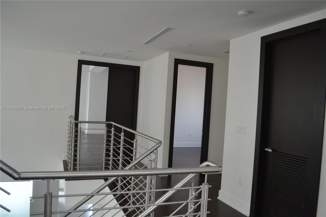 Под контрактом: $7,000 (4 спален, 4 ванн, 3538 Квадратных фут)