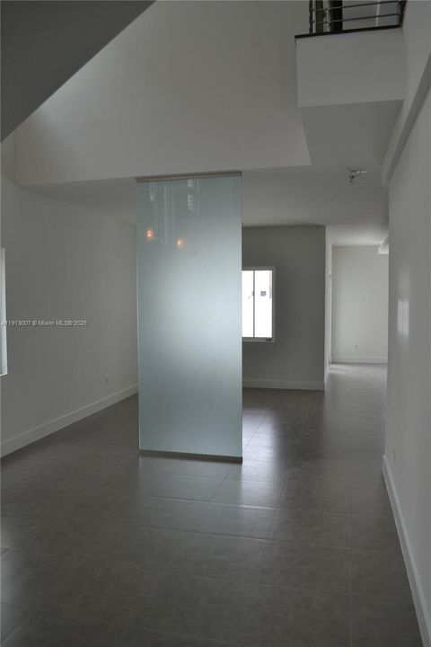 Под контрактом: $7,000 (4 спален, 4 ванн, 3538 Квадратных фут)